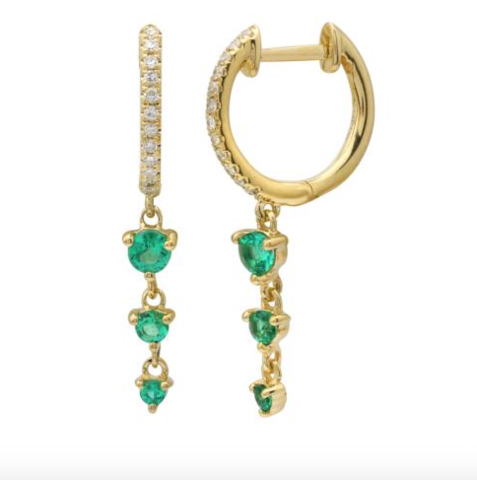 ARRACADA BRILLANTES CON TRES ESMERALDAS COLGANDO EN LINEA RECTA ORO AMARILLO 14K 11MM